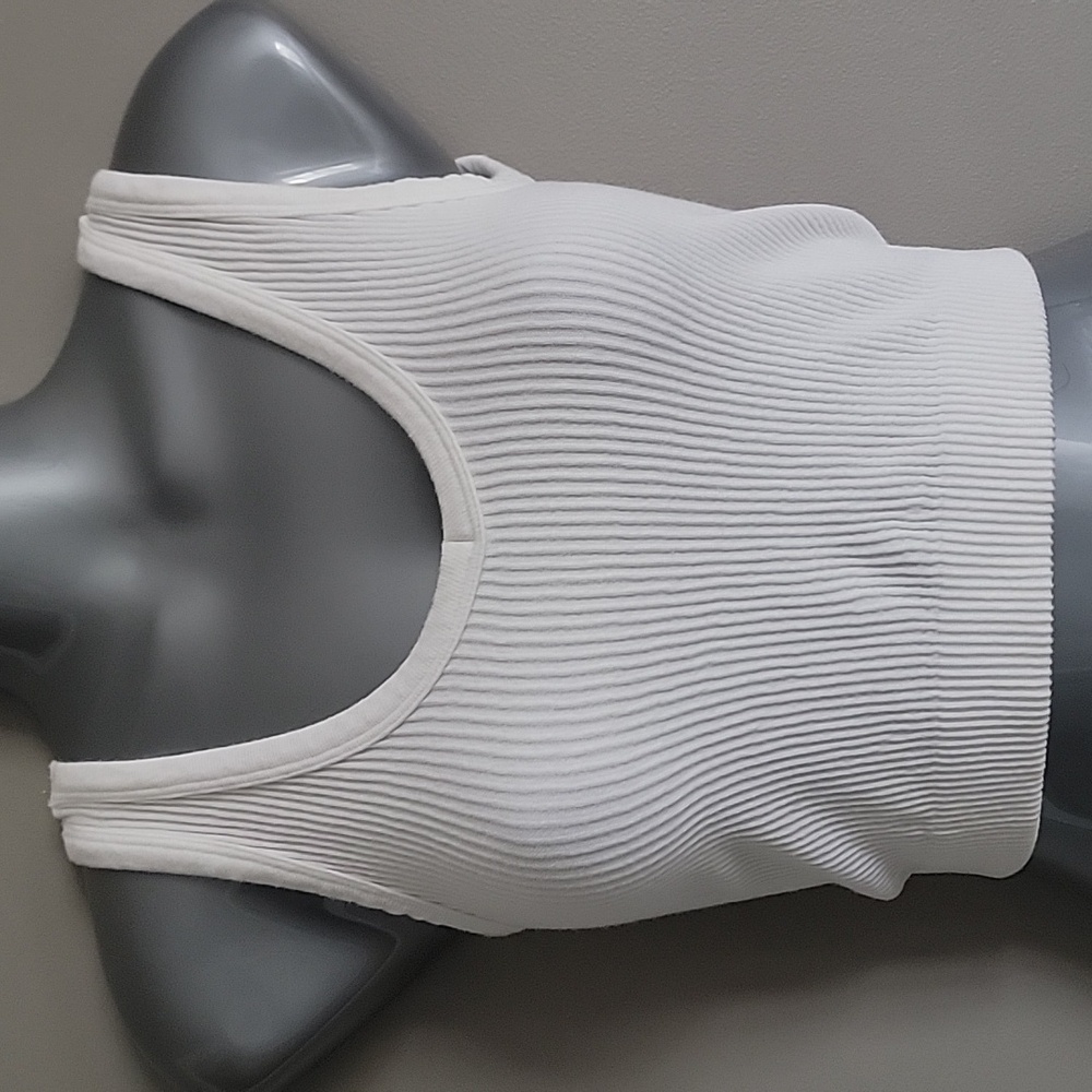 Women's white cropped tank top size m